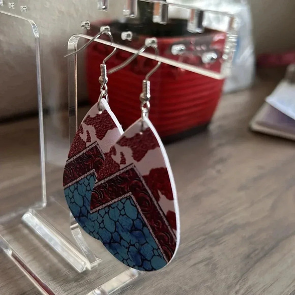 🌵🩵 Western Faux Leather Teardrop Dangle Earrings ✨ - Picture 4 of 4